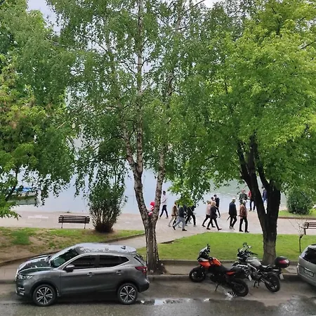 Kasoni , απόλυτα κεντρικό μπροστά στη λίμνη