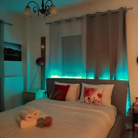 Kasoni , απόλυτα κεντρικό μπροστά στη λίμνη * Кастория