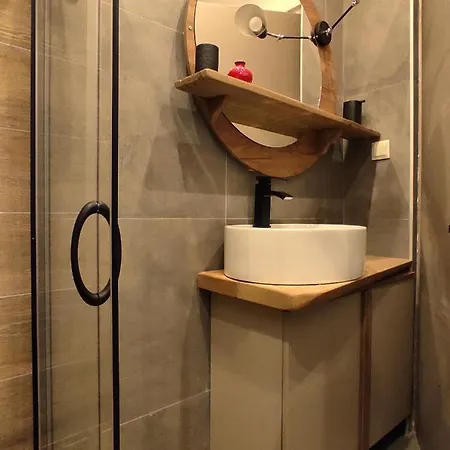 Kasoni , απόλυτα κεντρικό μπροστά στη λίμνη Апартаменты Кастория