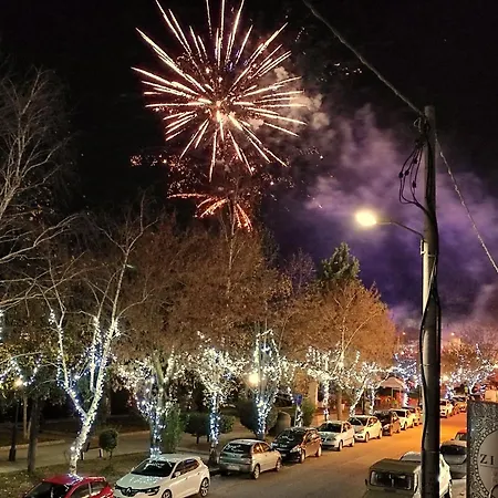 Kasoni , απόλυτα κεντρικό μπροστά στη λίμνη