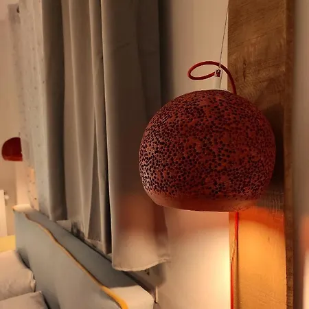 Kasoni , απόλυτα κεντρικό μπροστά στη λίμνη * Кастория