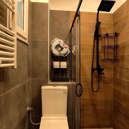 Kasoni , απόλυτα κεντρικό μπροστά στη λίμνη Апартаменты Кастория