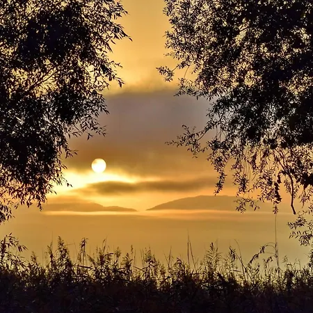 Kasoni , απόλυτα κεντρικό μπροστά στη λίμνη Апартаменты