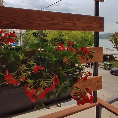 Апартаменты Kasoni , απόλυτα κεντρικό μπροστά στη λίμνη Кастория