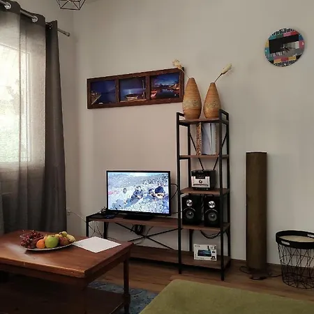 Апартаменты Kasoni , απόλυτα κεντρικό μπροστά στη λίμνη Кастория