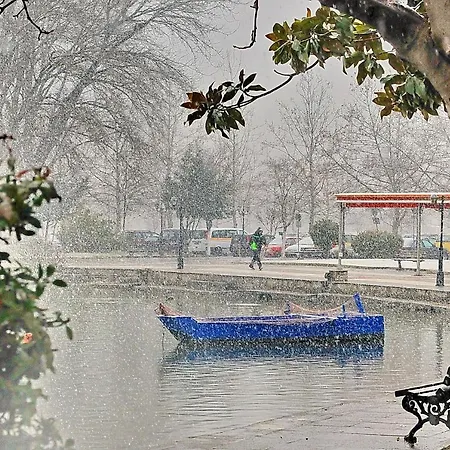 Апартаменты Kasoni , απόλυτα κεντρικό μπροστά στη λίμνη *