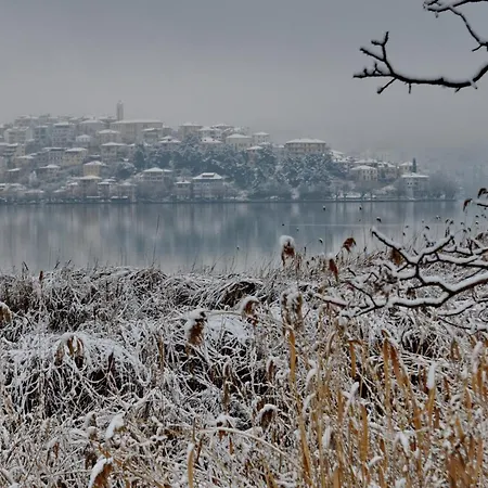 Апартаменты Kasoni , απόλυτα κεντρικό μπροστά στη λίμνη Кастория