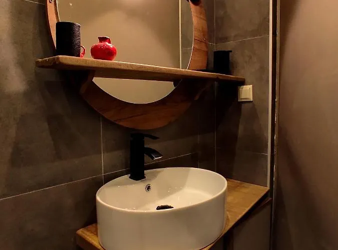 Apartment Kasoni , απόλυτα κεντρικό μπροστά στη λίμνη *
