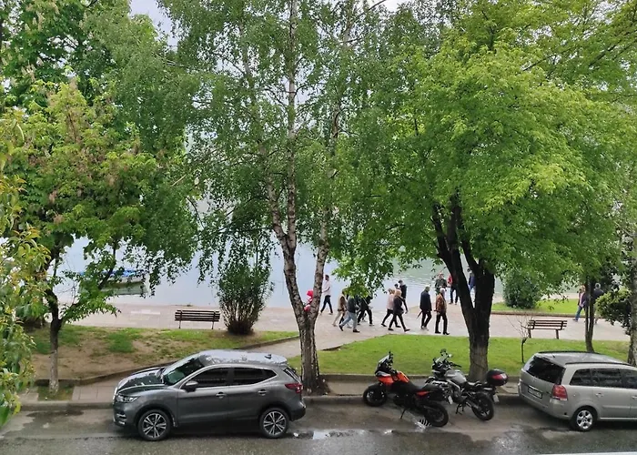 Kasoni , απόλυτα κεντρικό μπροστά στη λίμνη