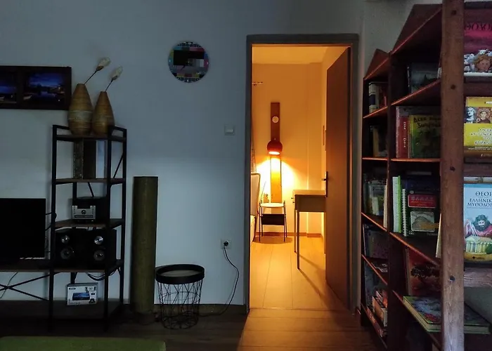 Apartment Kasoni , απόλυτα κεντρικό μπροστά στη λίμνη *