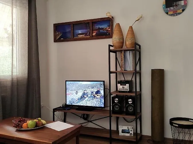 Apartment Kasoni , απόλυτα κεντρικό μπροστά στη λίμνη Kastoria